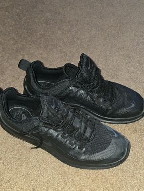 Nike Women’s Black Athletic Training Sneakers